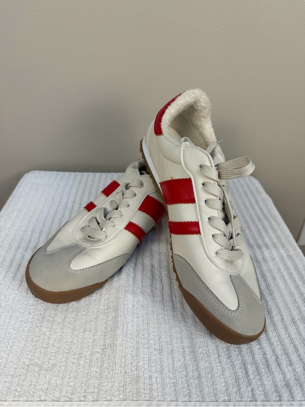 DV by Dolce Vita Revie Retro Sneakers Cream Red Stripe Size 10